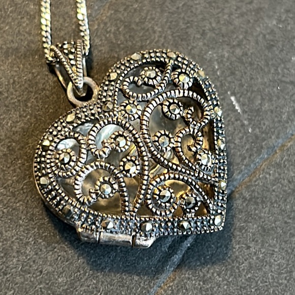 925  SILVER NECKLASE  WITH A HEART  WITH MARCASITES    HEARTH OPEN - Picture 4 of 15